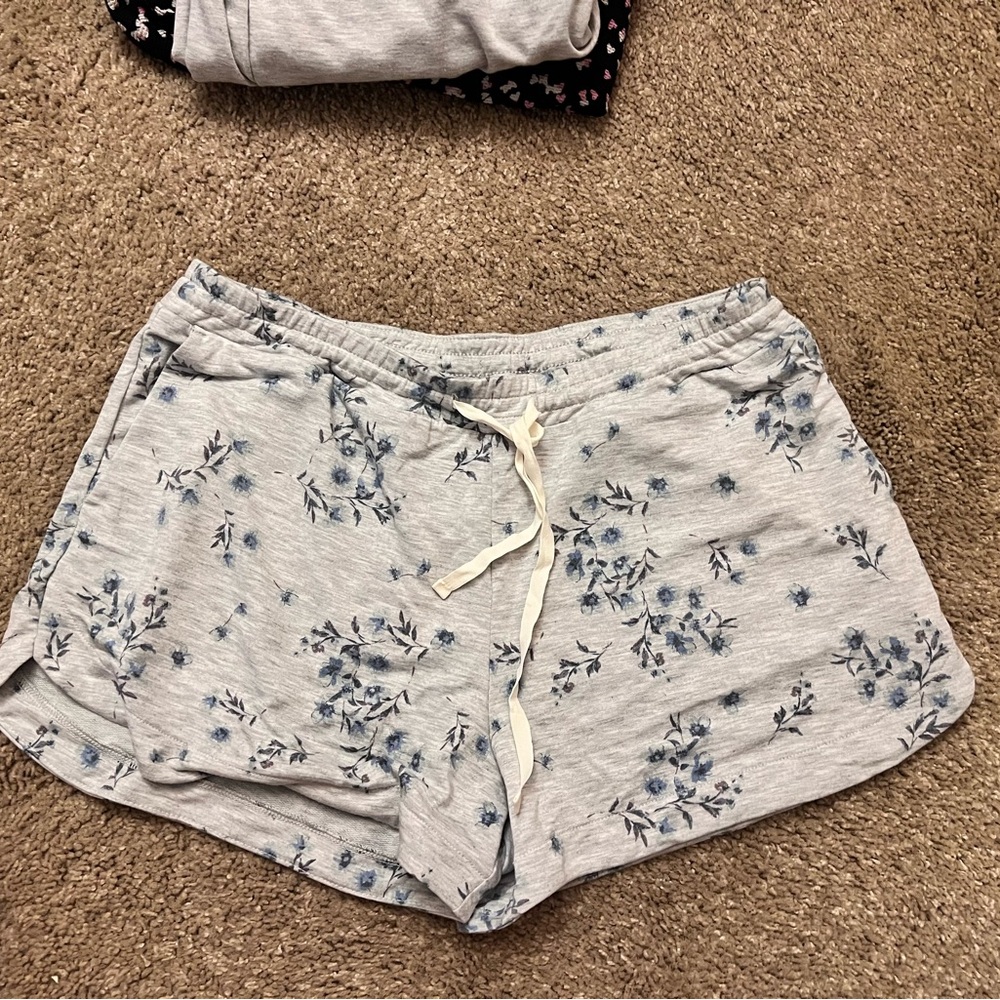 Awhile- Women’s Floral Print Women's Pajama Shorts - Grey-Floral. (M)